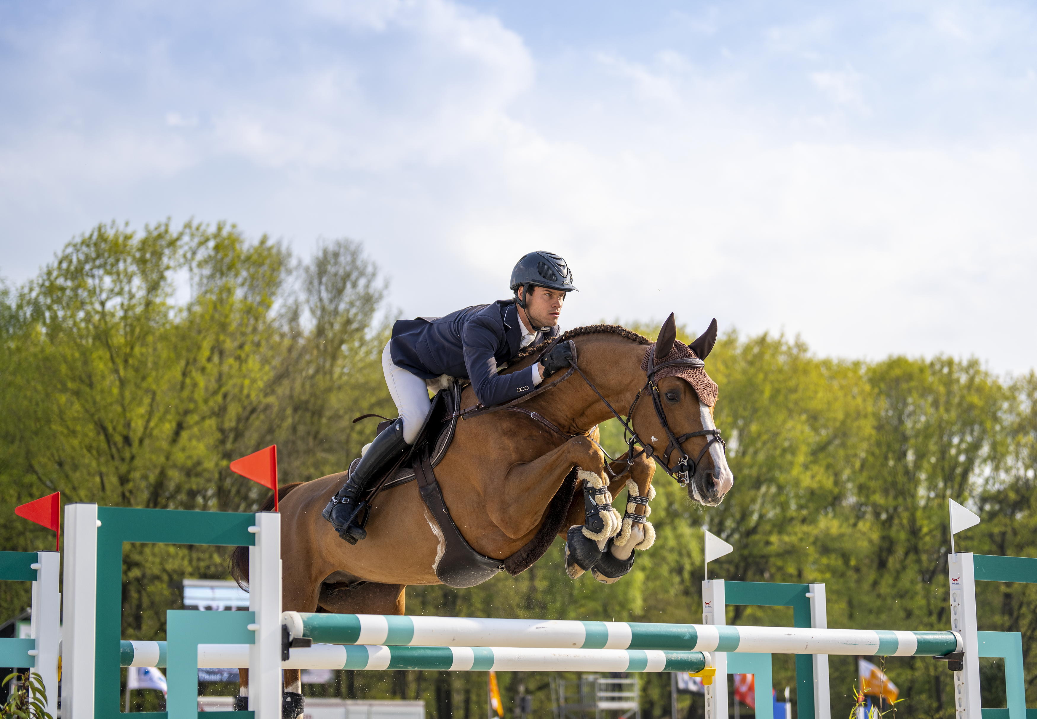 springpaard op hindernis tijdens nk deurne