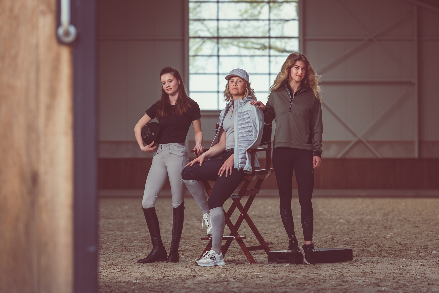 amazones en modellen voor een dag babs kerkhoffs, mel thijssen en iris michels poseren voor de modeshoot in paard&sport magazine